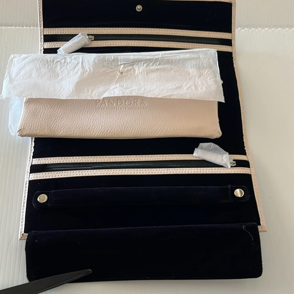 Limited Edition Pandora Unforgettable Moments Pink Jewelry Organizer Travel Case - Picture 8 of 11